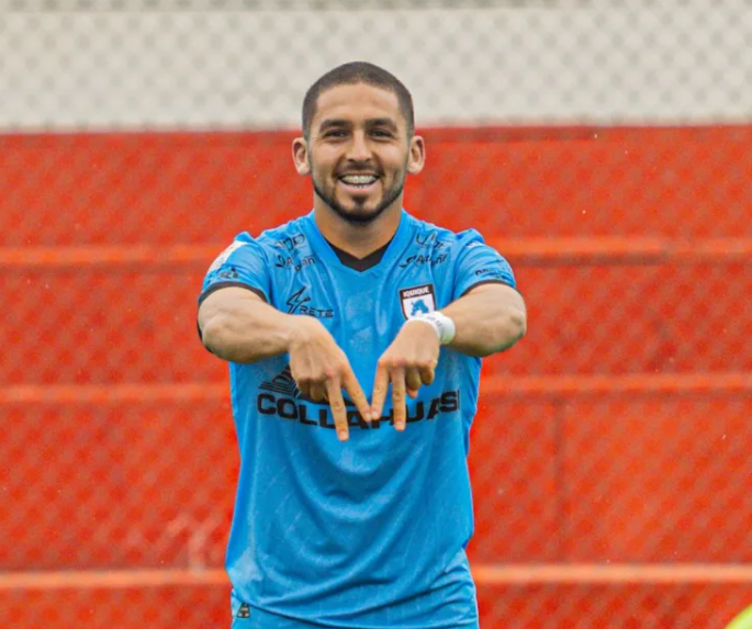 Jugador de Deportes Iquique celebrando en el entrenamiento